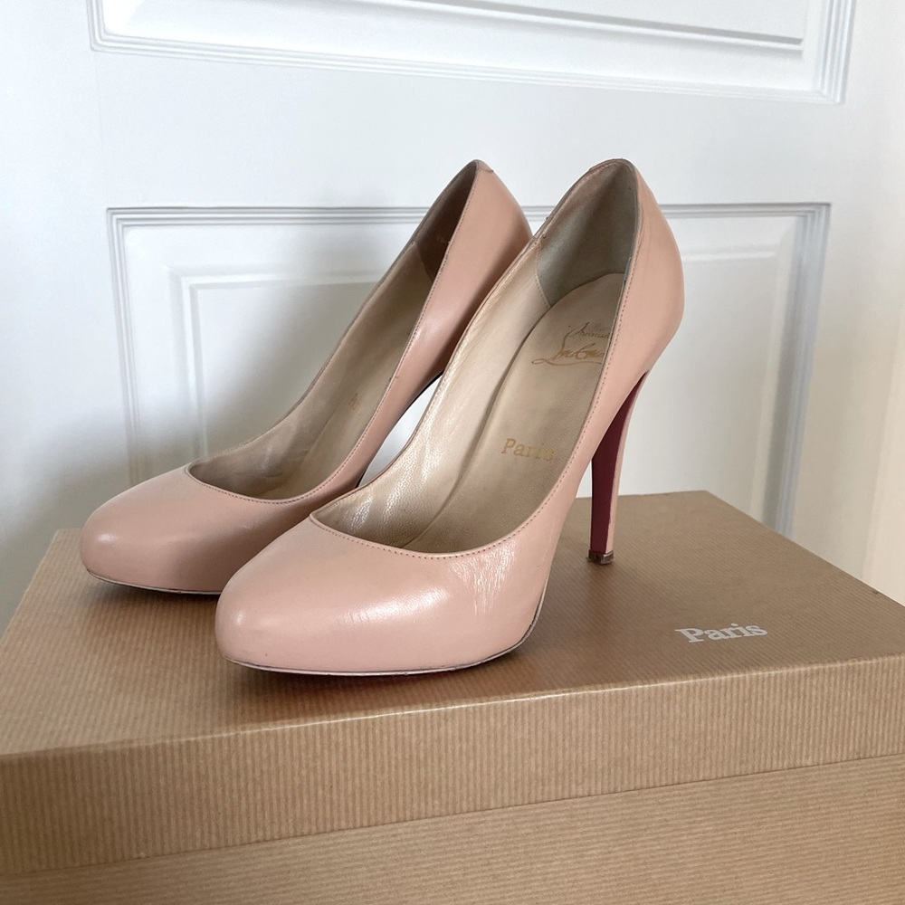 Christian Louboutin Nude pumps slightly round Toe Special Style 37